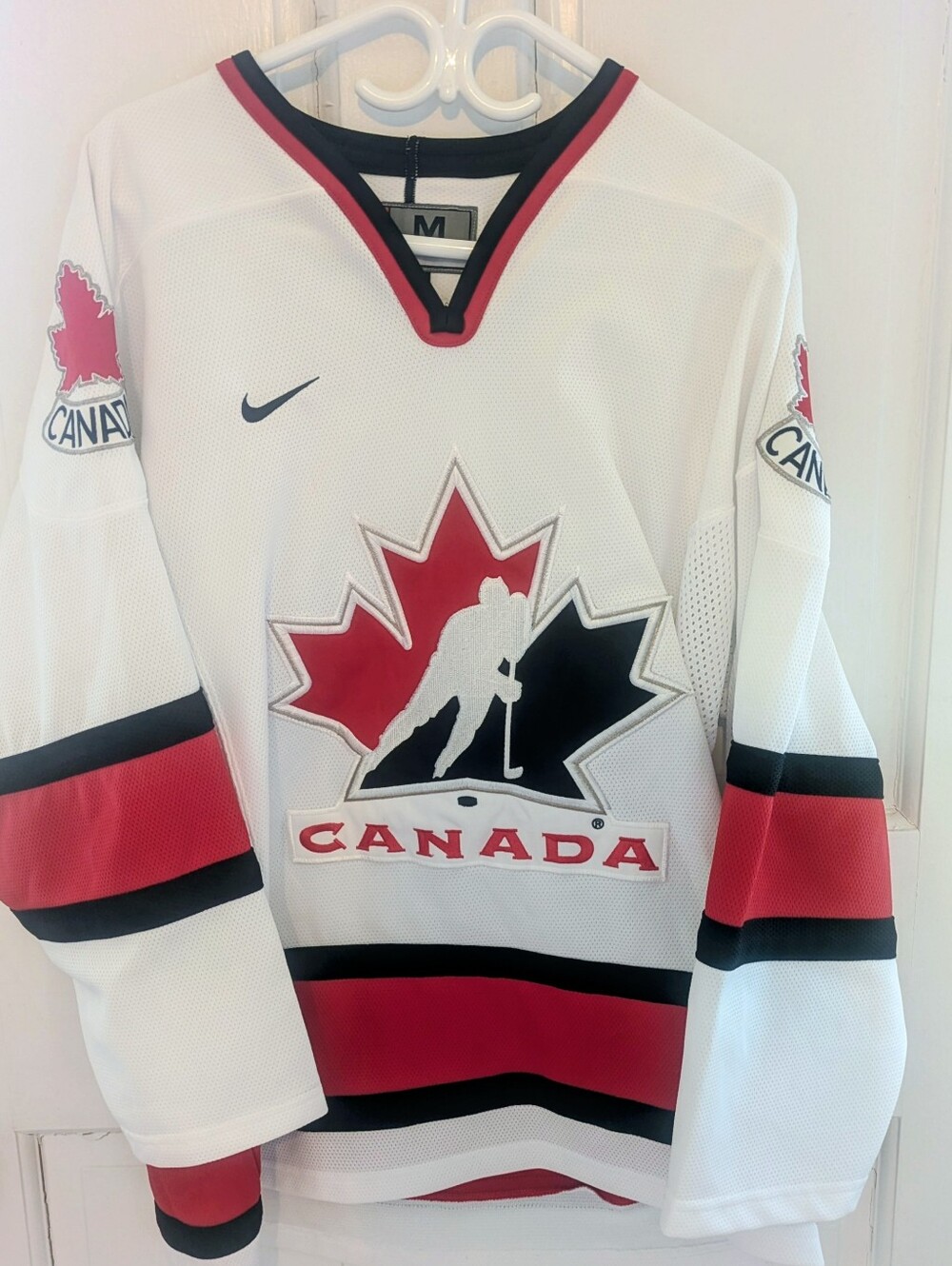 Nike 2002 Team Canada Hockey Jersey, White Red Black, Size Medium